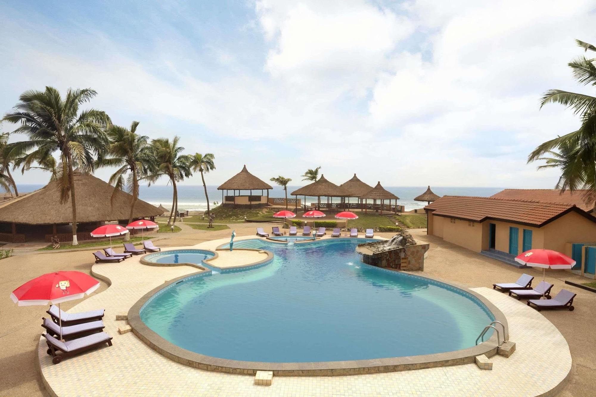 Ramada Resort Accra Esterno foto