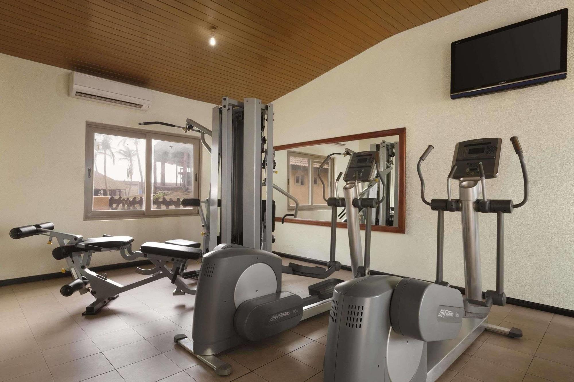 Ramada Resort Accra Esterno foto