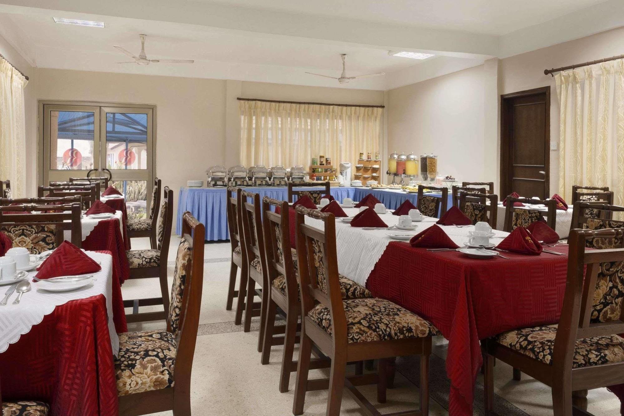 Ramada Resort Accra Esterno foto
