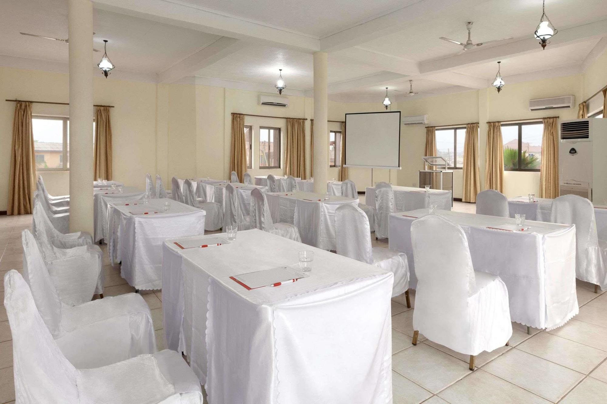 Ramada Resort Accra Esterno foto