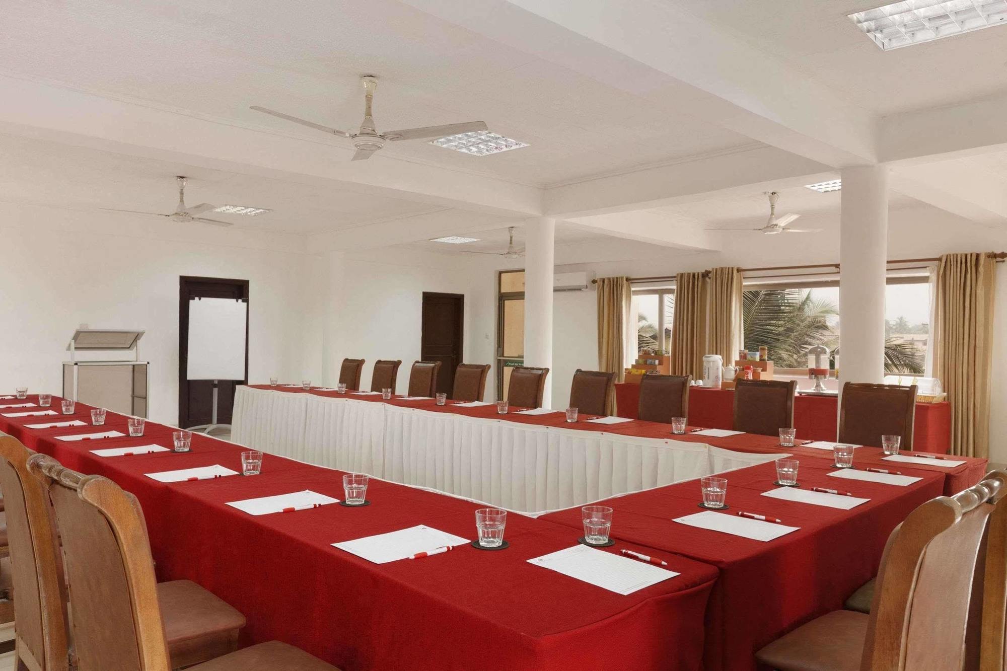 Ramada Resort Accra Esterno foto