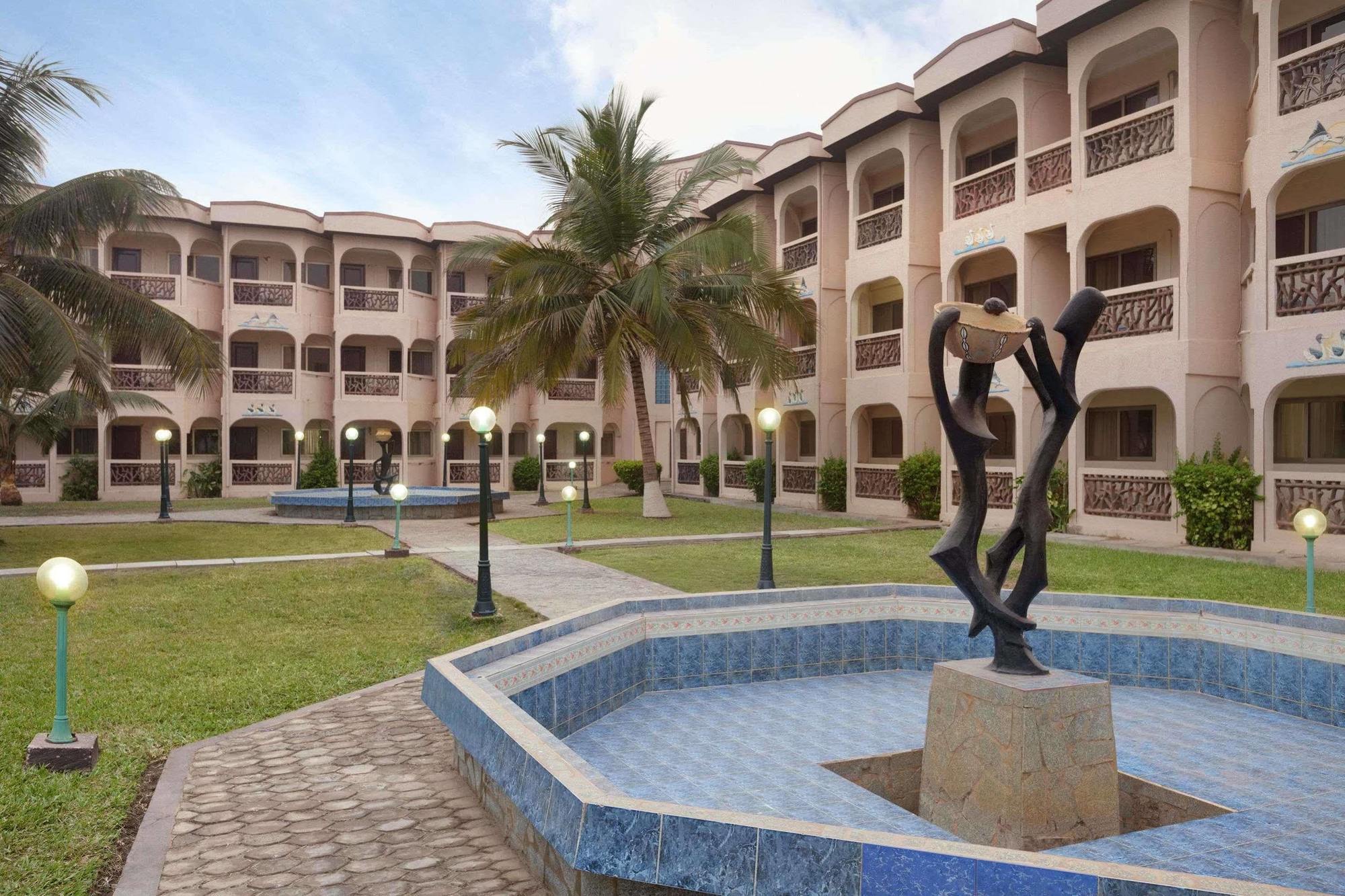 Ramada Resort Accra Esterno foto