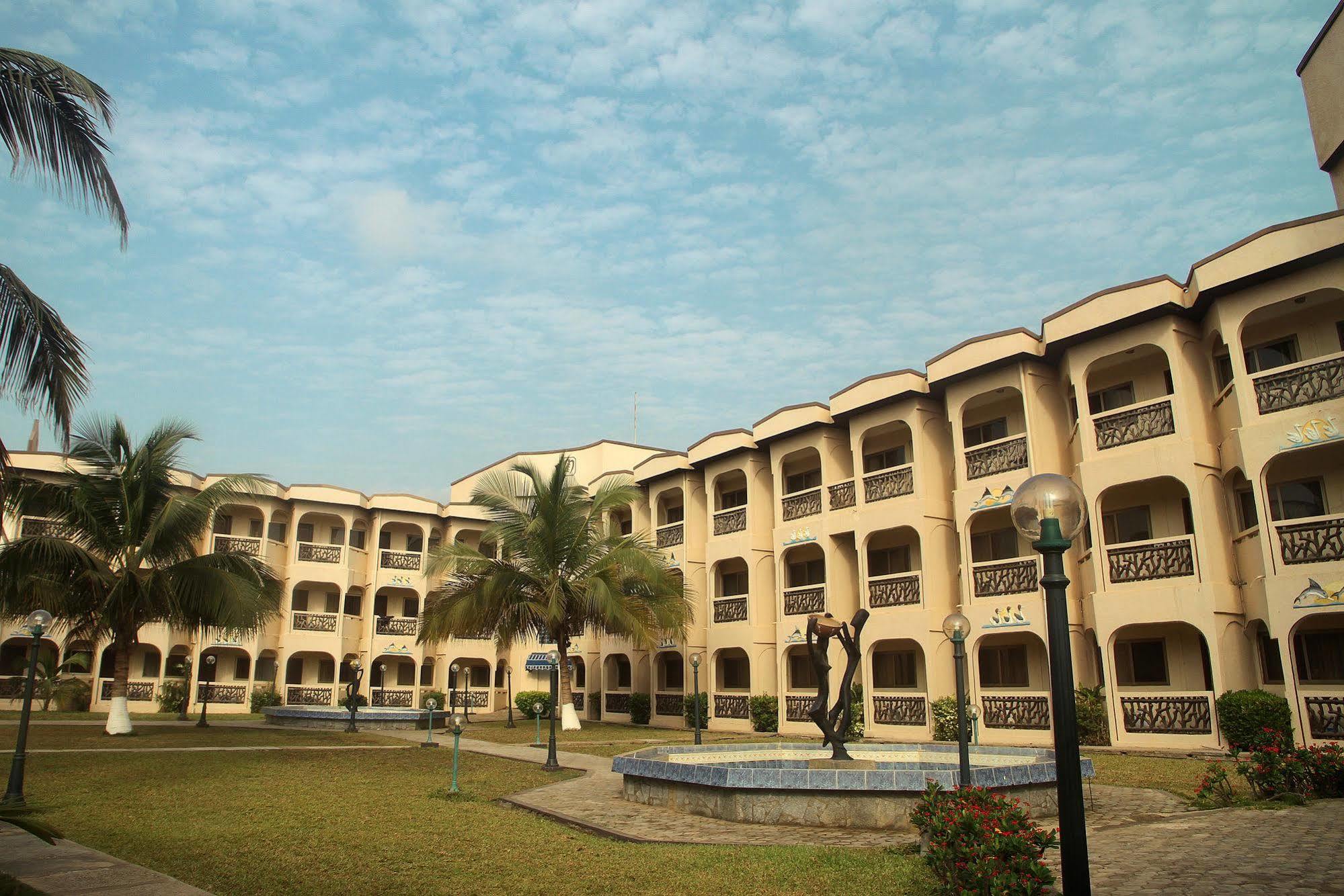 Ramada Resort Accra Esterno foto